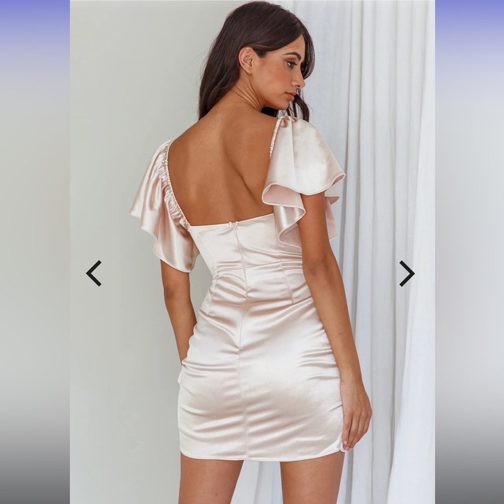 Selfie Leslie Aphrodite Molded Bust Angel Sleeve Wrap Dress Cream NEW Size Small - Picture 3 of 12